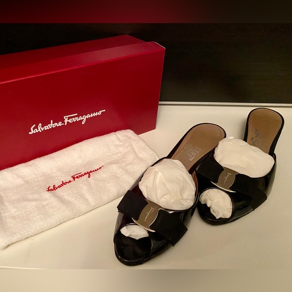 Salvatore Ferragamo Black Patent Calf Leather Classic Slide Shoes Sandal 8.5 3cm - Picture 1 of 9